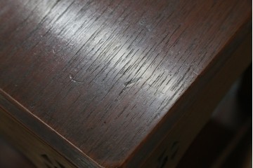 和製アンティーク　激レア　彫刻家　山根八春(やまねやつはる、はっしゅん)　レリーフ入り　なかなかお目にかかれない希少なサイドテーブル　(R-062411)