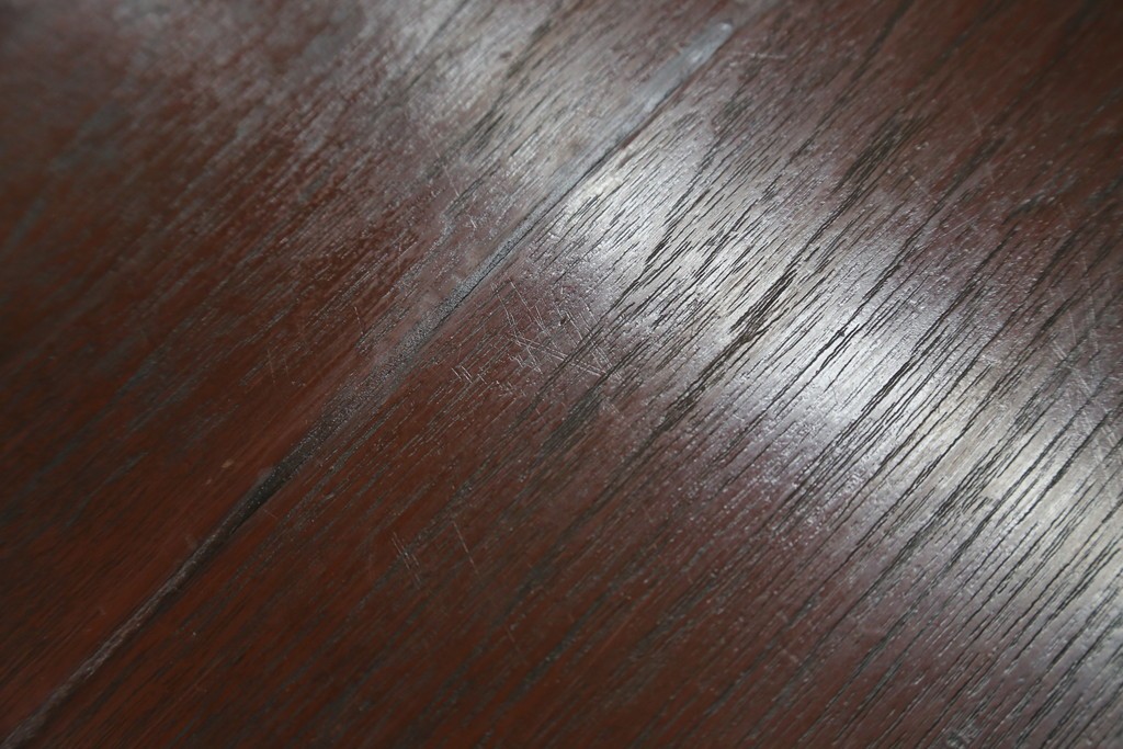 和製アンティーク　激レア　彫刻家　山根八春(やまねやつはる、はっしゅん)　レリーフ入り　なかなかお目にかかれない希少なサイドテーブル　(R-062411)