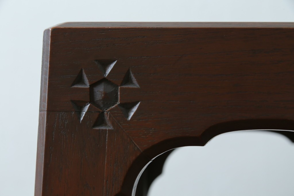 和製アンティーク　激レア　彫刻家　山根八春(やまねやつはる、はっしゅん)　レリーフ入り　なかなかお目にかかれない希少なサイドテーブル　(R-062411)