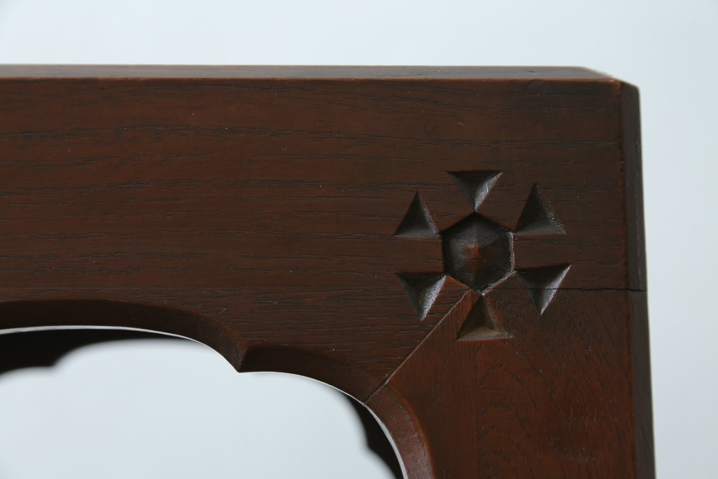 和製アンティーク　激レア　彫刻家　山根八春(やまねやつはる、はっしゅん)　レリーフ入り　なかなかお目にかかれない希少なサイドテーブル　(R-062411)