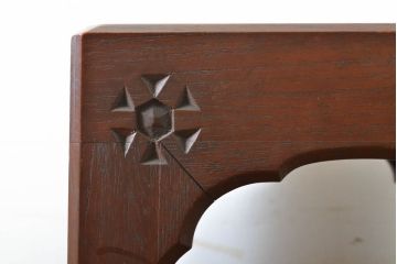 和製アンティーク　激レア　彫刻家　山根八春(やまねやつはる、はっしゅん)　レリーフ入り　なかなかお目にかかれない希少なサイドテーブル(花台、コーナーラック、飾り棚)(R-062411)