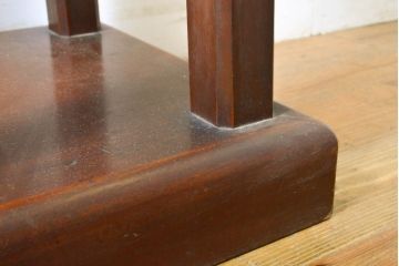 和製アンティーク　激レア　彫刻家　山根八春(やまねやつはる、はっしゅん)　レリーフ入り　なかなかお目にかかれない希少なサイドテーブル(花台、コーナーラック、飾り棚)(R-062411)
