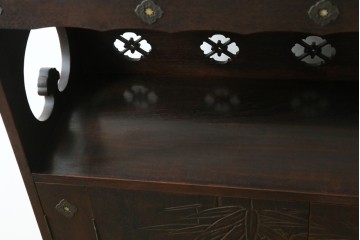 和製アンティーク　彫刻家　山根八春(やまねやつはる、はっしゅん)　吉祥モチーフが散りばめられた収納棚　(R-062413)