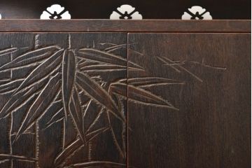 和製アンティーク　彫刻家　山根八春(やまねやつはる、はっしゅん)　吉祥モチーフが散りばめられた収納棚(キャビネット、戸棚、引き出し)(R-062413)