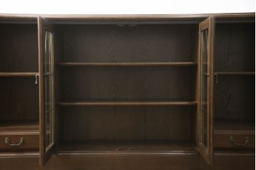 中古　美品　カリモク家具(karimoku)　ドマーニ(domani)　シックな色合いと凝った面取りデザインがクラシカルな雰囲気を醸し出すサイドボード(サイドキャビネット、収納棚、戸棚、飾り棚)(R-062414)