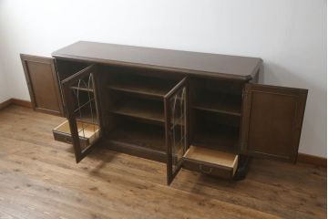 中古　美品　カリモク家具(karimoku)　ドマーニ(domani)　シックな色合いと凝った面取りデザインがクラシカルな雰囲気を醸し出すサイドボード(サイドキャビネット、収納棚、戸棚、飾り棚)(R-062414)