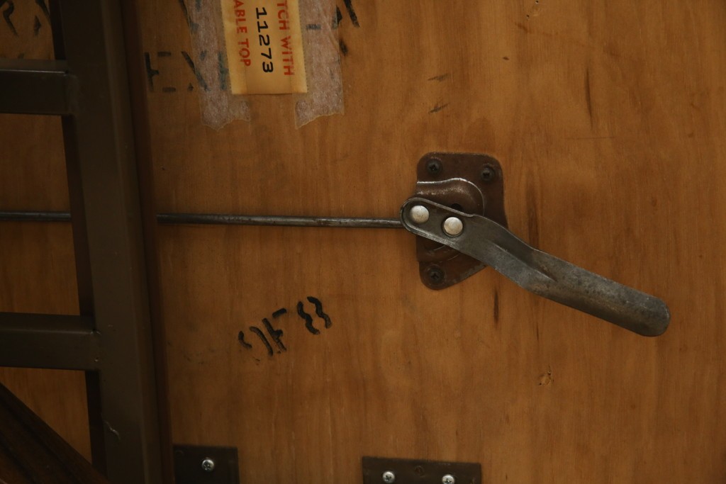 中古　DREXEL HERITAGE(ドレクセルヘリテイジ)　Grand Villa(グランドヴィラ)　上品なデザインのダイニングテーブル　定価約60万円　(R-062416)