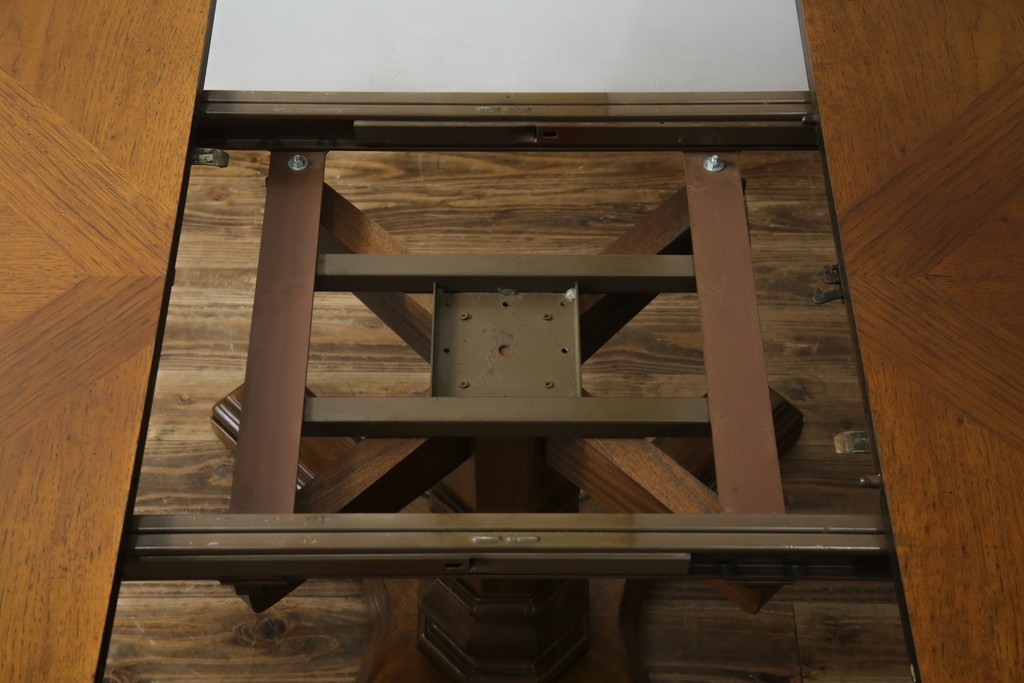 中古　DREXEL HERITAGE(ドレクセルヘリテイジ)　Grand Villa(グランドヴィラ)　上品なデザインのダイニングテーブル　定価約60万円　(R-062416)