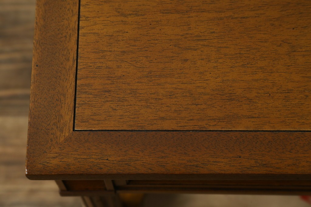 中古　DREXEL HERITAGE(ドレクセルヘリテイジ)　Triune(トライユン)　マホガニー材　洗練されたデザインとクラシカルな佇まいが魅力的なセンターテーブル　(R-062417)