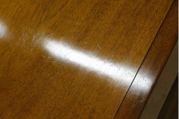 中古　DREXEL HERITAGE(ドレクセルヘリテイジ)　Triune(トライユン)　マホガニー材　洗練されたデザインとクラシカルな佇まいが魅力的なセンターテーブル　(R-062417)