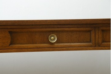 中古　DREXEL HERITAGE(ドレクセルヘリテイジ)　Triune(トライユン)　マホガニー材　洗練されたデザインとクラシカルな佇まいが魅力的なセンターテーブル　(R-062417)