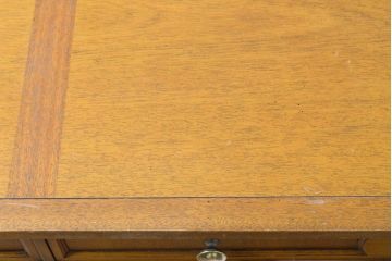 中古　DREXEL HERITAGE(ドレクセルヘリテイジ)　Triune(トライユン)　マホガニー材　洗練されたデザインとクラシカルな佇まいが魅力的なセンターテーブル(カクテルテーブル、リビングテーブル、カフェテーブル、ローテーブル)(R-062417)