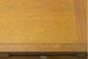 中古　DREXEL HERITAGE(ドレクセルヘリテイジ)　Triune(トライユン)　マホガニー材　洗練されたデザインとクラシカルな佇まいが魅力的なセンターテーブル(カクテルテーブル、リビングテーブル、カフェテーブル、ローテーブル)(R-062417)