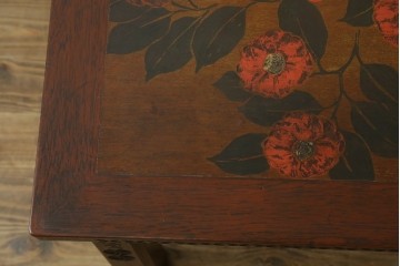 和製ビンテージ　彫刻家　山根八春(やまねやつはる、はっしゅん)　椿の図柄が華やかな空間を演出してくれるローテーブル　(R-062420)