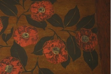 和製ビンテージ　彫刻家　山根八春(やまねやつはる、はっしゅん)　椿の図柄が華やかな空間を演出してくれるローテーブル　(R-062420)