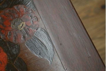 和製ビンテージ　彫刻家　山根八春(やまねやつはる、はっしゅん)　椿の図柄が華やかな空間を演出してくれるローテーブル　(R-062420)