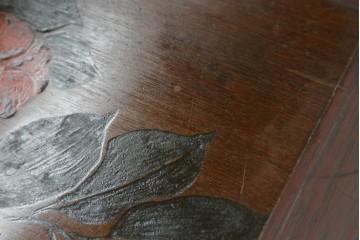 和製ビンテージ　彫刻家　山根八春(やまねやつはる、はっしゅん)　椿の図柄が華やかな空間を演出してくれるローテーブル　(R-062420)