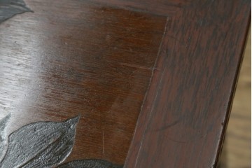 和製ビンテージ　彫刻家　山根八春(やまねやつはる、はっしゅん)　椿の図柄が華やかな空間を演出してくれるローテーブル　(R-062420)