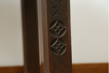 和製ビンテージ　彫刻家　山根八春(やまねやつはる、はっしゅん)　椿の図柄が華やかな空間を演出してくれるローテーブル　(R-062420)