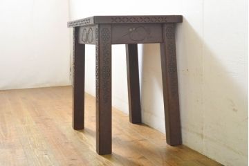 和製ビンテージ　彫刻家　山根八春(やまねやつはる、はっしゅん)　椿の図柄が華やかな空間を演出してくれるローテーブル(センターテーブル、リビングテーブル、サイドテーブル、コーヒーテーブル、カフェテーブル、ヴィンテージ)(R-062421)