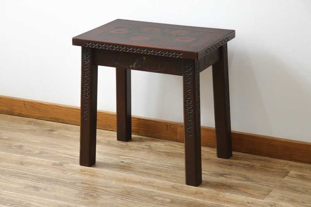 和製ビンテージ　彫刻家　山根八春(やまねやつはる、はっしゅん)　椿の図柄が華やかな空間を演出してくれるローテーブル　(R-062422)