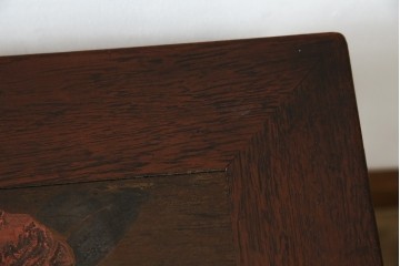 和製ビンテージ　彫刻家　山根八春(やまねやつはる、はっしゅん)　椿の図柄が華やかな空間を演出してくれるローテーブル　(R-062422)