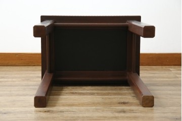 和製ビンテージ　彫刻家　山根八春(やまねやつはる、はっしゅん)　椿の図柄が華やかな空間を演出してくれるローテーブル　(R-062422)