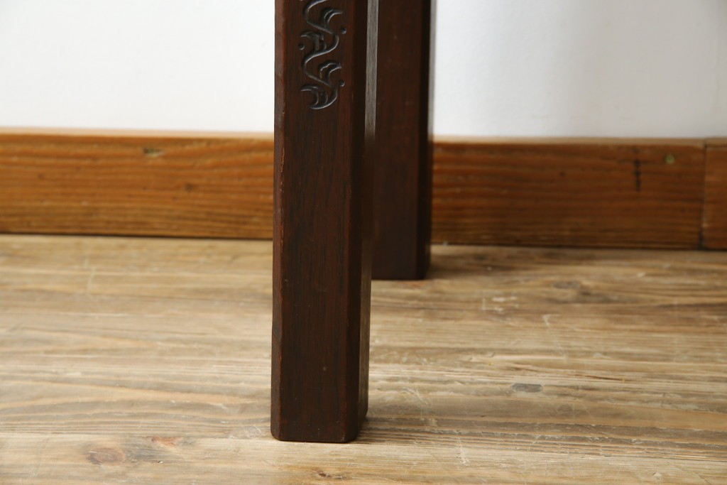 和製ビンテージ　彫刻家　山根八春(やまねやつはる、はっしゅん)　椿の図柄が華やかな空間を演出してくれるローテーブル　(R-062422)