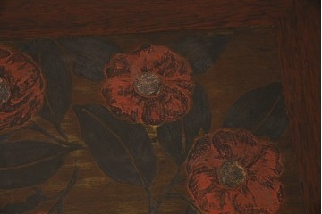 和製ビンテージ　彫刻家　山根八春(やまねやつはる、はっしゅん)　椿の図柄が華やかな空間を演出してくれるローテーブル　(R-062422)