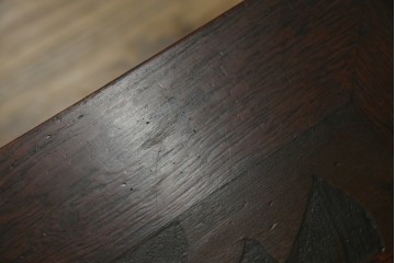 和製ビンテージ　彫刻家　山根八春(やまねやつはる、はっしゅん)　椿の図柄が華やかな空間を演出してくれるローテーブル　(R-062422)