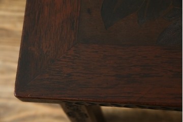 和製ビンテージ　彫刻家　山根八春(やまねやつはる、はっしゅん)　椿の図柄が華やかな空間を演出してくれるローテーブル　(R-062422)