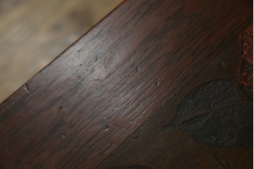 和製ビンテージ　彫刻家　山根八春(やまねやつはる、はっしゅん)　椿の図柄が華やかな空間を演出してくれるローテーブル　(R-062422)