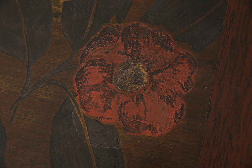 和製ビンテージ　彫刻家　山根八春(やまねやつはる、はっしゅん)　椿の図柄が華やかな空間を演出してくれるローテーブル　(R-062422)