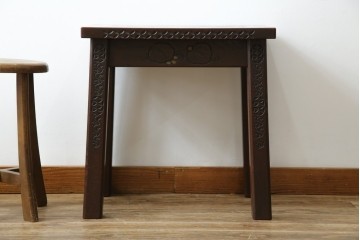 和製ビンテージ　彫刻家　山根八春(やまねやつはる、はっしゅん)　椿の図柄が華やかな空間を演出してくれるローテーブル　(R-062422)