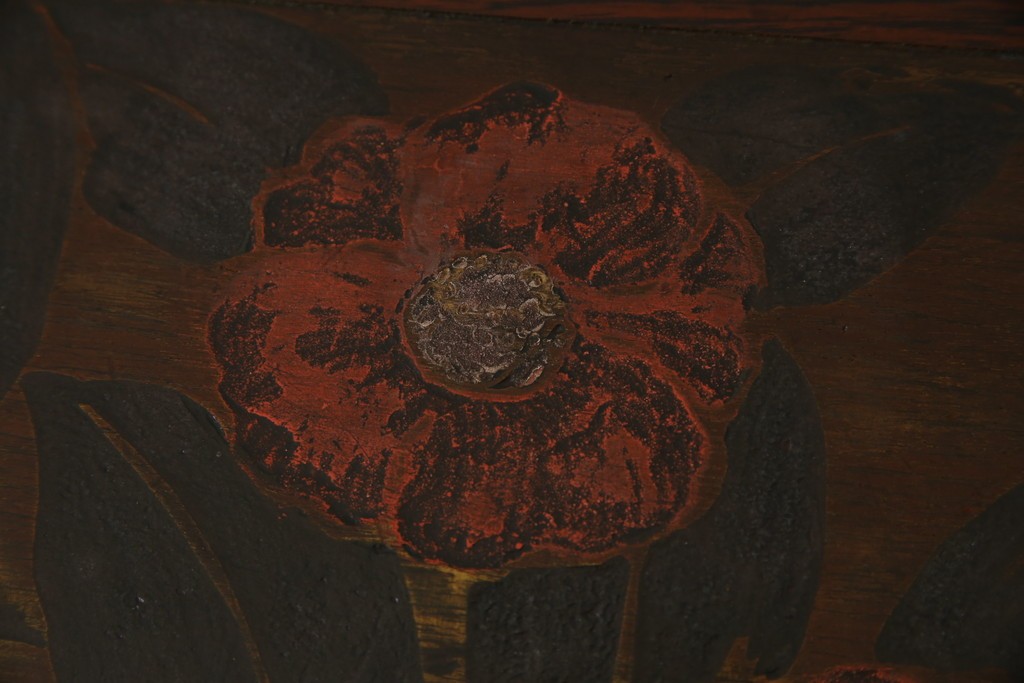 和製ビンテージ　彫刻家　山根八春(やまねやつはる、はっしゅん)　椿の図柄が華やかな空間を演出してくれるローテーブル　(R-062422)