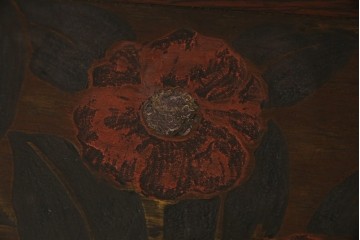 和製ビンテージ　彫刻家　山根八春(やまねやつはる、はっしゅん)　椿の図柄が華やかな空間を演出してくれるローテーブル　(R-062422)