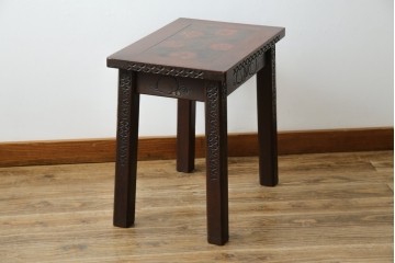 和製ビンテージ　彫刻家　山根八春(やまねやつはる、はっしゅん)　椿の図柄が華やかな空間を演出してくれるローテーブル　(R-062422)