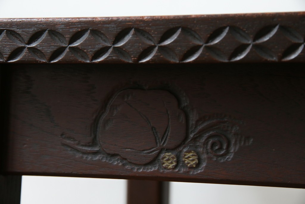 和製ビンテージ　彫刻家　山根八春(やまねやつはる、はっしゅん)　椿の図柄が華やかな空間を演出してくれるローテーブル　(R-062422)