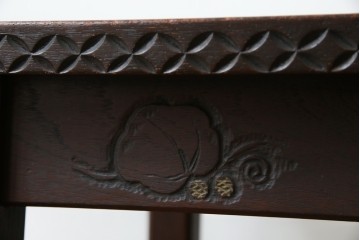 和製ビンテージ　彫刻家　山根八春(やまねやつはる、はっしゅん)　椿の図柄が華やかな空間を演出してくれるローテーブル　(R-062422)