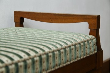 中古　DREXEL HERITAGE(ドレクセルヘリテイジ)　直線的なフォルムが美しいオットマン　(R-062423)