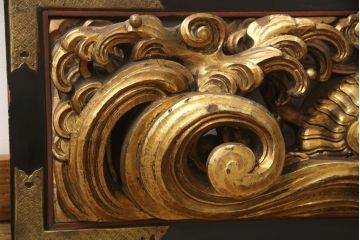 和製アンティーク　明治〜大正期　龍の図　時代物　寺院仏具　立体的な彫刻が圧巻!　金箔をふんだんに使った欄間(明り取り、明かり取り、建具、ディスプレイ)(R-062425)