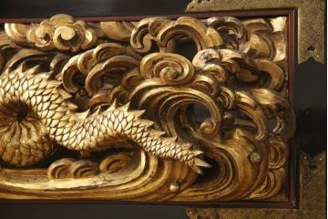 和製アンティーク　明治〜大正期　龍の図　時代物　寺院仏具　立体的な彫刻が圧巻!　金箔をふんだんに使った欄間(明り取り、明かり取り、建具、ディスプレイ)(R-062425)