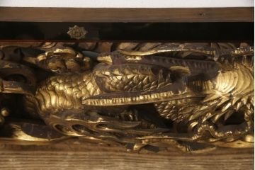 和製アンティーク　明治〜大正期　龍の図　時代物　寺院仏具　立体的な彫刻が圧巻!　金箔をふんだんに使った欄間(明り取り、明かり取り、建具、ディスプレイ)(R-062425)