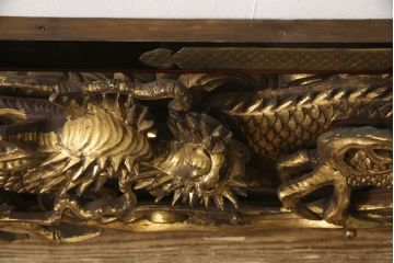 和製アンティーク　明治〜大正期　龍の図　時代物　寺院仏具　立体的な彫刻が圧巻!　金箔をふんだんに使った欄間(明り取り、明かり取り、建具、ディスプレイ)(R-062425)