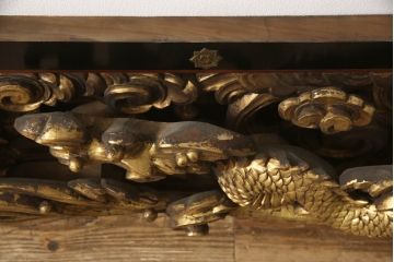 和製アンティーク　明治〜大正期　龍の図　時代物　寺院仏具　立体的な彫刻が圧巻!　金箔をふんだんに使った欄間(明り取り、明かり取り、建具、ディスプレイ)(R-062425)