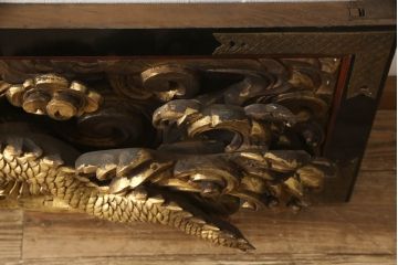 和製アンティーク　明治〜大正期　龍の図　時代物　寺院仏具　立体的な彫刻が圧巻!　金箔をふんだんに使った欄間(明り取り、明かり取り、建具、ディスプレイ)(R-062425)