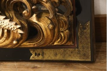和製アンティーク　明治〜大正期　龍の図　時代物　寺院仏具　立体的な彫刻が圧巻!　金箔をふんだんに使った欄間(明り取り、明かり取り、建具、ディスプレイ)(R-062425)