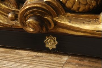 和製アンティーク　明治〜大正期　龍の図　時代物　寺院仏具　立体的な彫刻が圧巻!　金箔をふんだんに使った欄間(明り取り、明かり取り、建具、ディスプレイ)(R-062425)