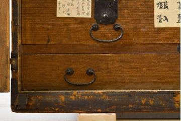 和製アンティーク　古き良き時代の趣を感じらる観音扉の帳場箪笥(戸棚、和タンス、時代箪笥、収納箪笥、引き出し)(R-062427)