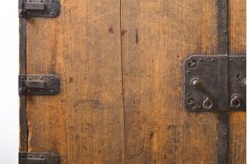 和製アンティーク　古き良き時代の趣を感じらる観音扉の帳場箪笥(戸棚、和タンス、時代箪笥、収納箪笥、引き出し)(R-062427)